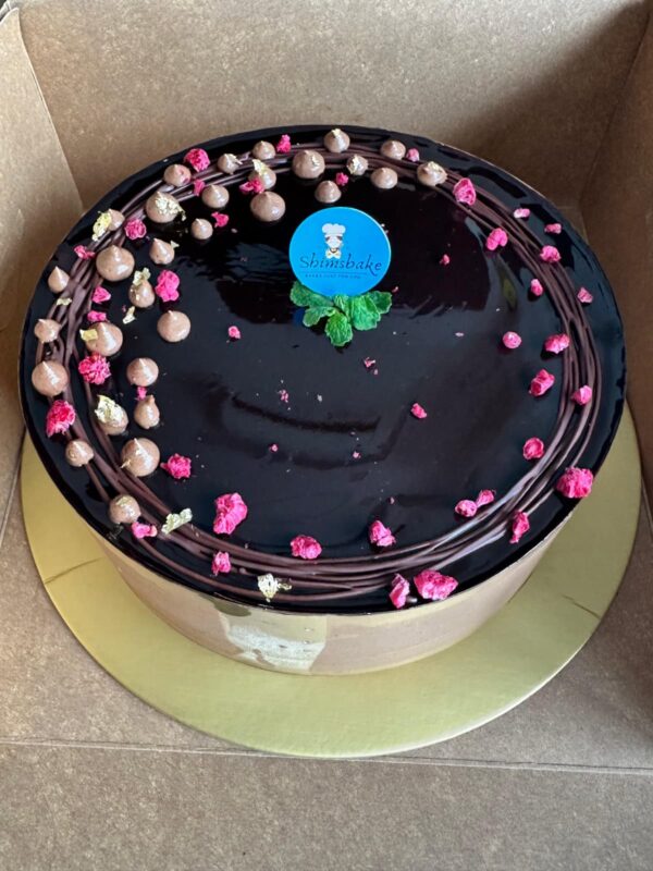 Hazelnut Feuilletine Cake (7 inch)