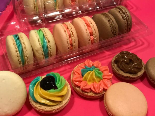 Macarons 6pcs/box (Strawberry Flavour)
